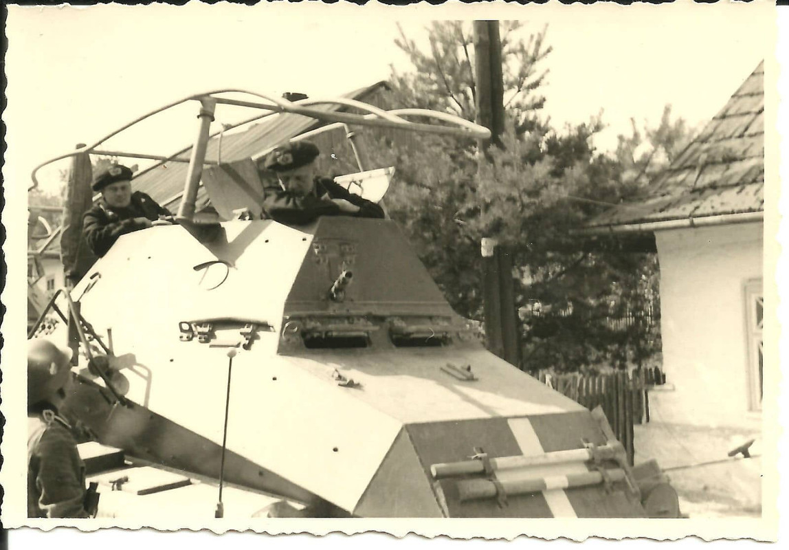 Foto 8 Rad-Panzerspäh Funk Einmarsch Tomaschow P