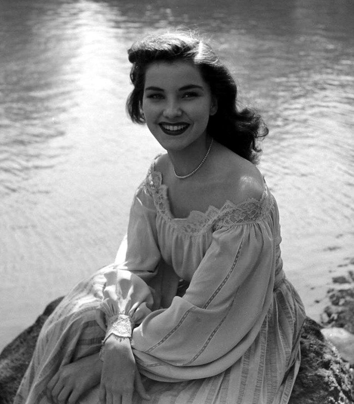 debra_paget_302
