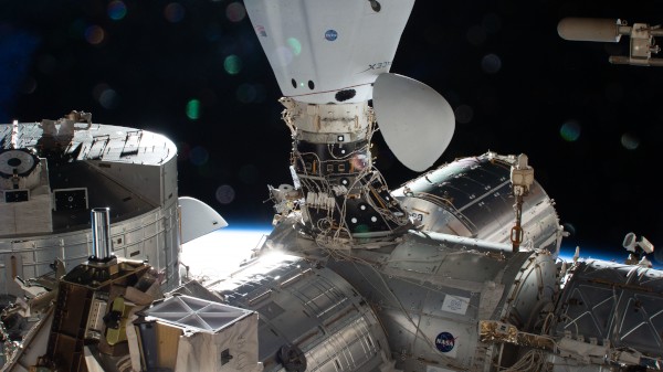 FOTO NASA: Arriva una nuova capsula cargo Dragon aggiornata di SpaceX