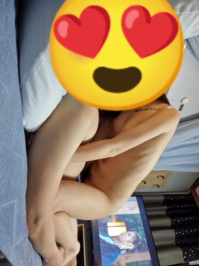 961422655793848720-MP4-000010166-1-768x1024