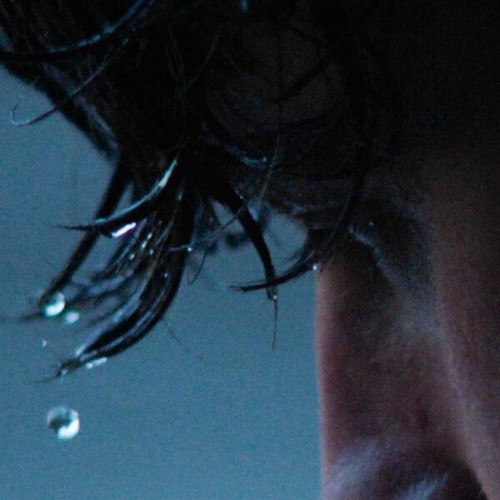 Noah-Guy-MEMORIA-in-blue-WEB-2026-ENRi-C