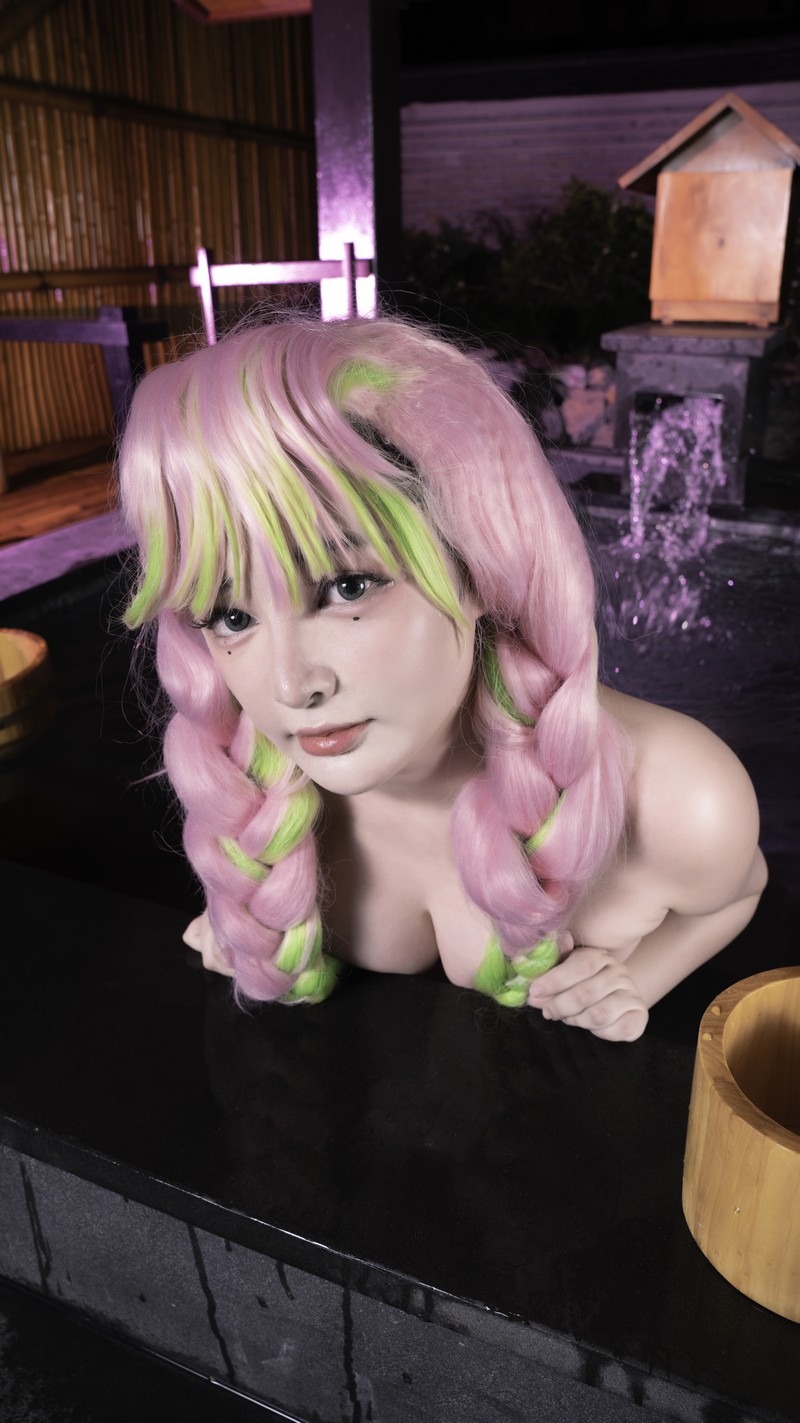 MiMi Chan 甘露寺蜜璃 Mitsuri Kanroji Cosplay 鬼灭之刃写真合集【33P-9V-453.9M】插图9
