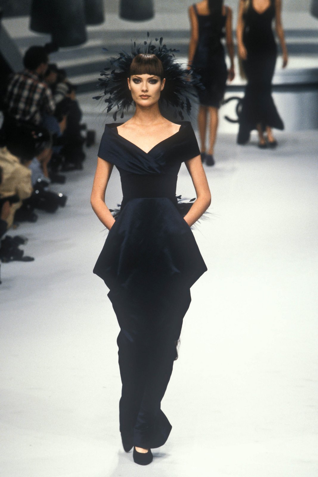 Fashion Classic: CHANEL Haute Couture Fall/Winter 1995 | Lipstick Alley