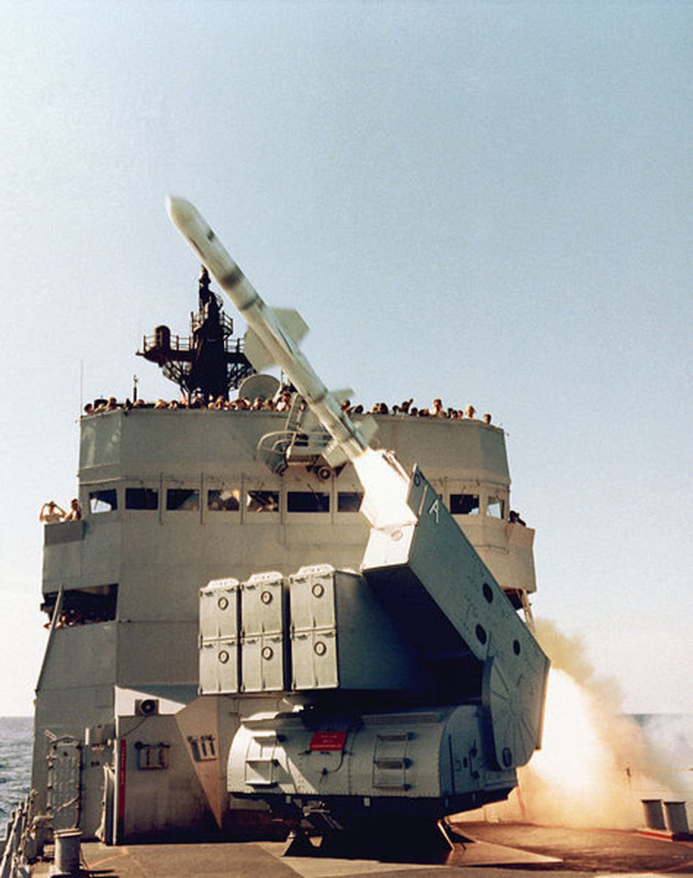 473px-USS_Badger_(FF-1071)_Launching_Harpoon