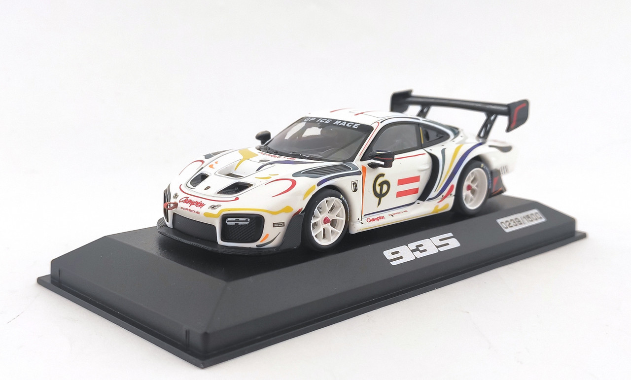 Porsche 93519 Champion Minichamps (1)
