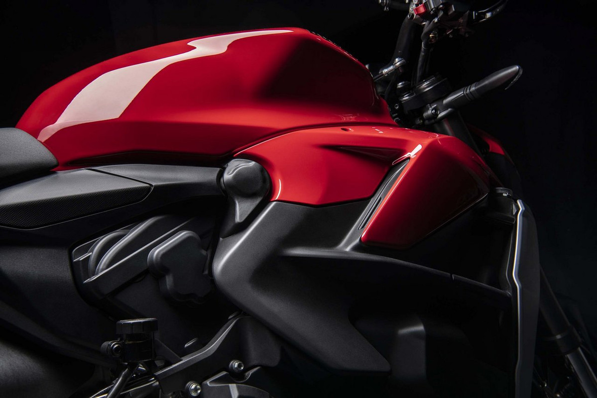 Новый мотоцикл Ducati Streetfighter V2 2022