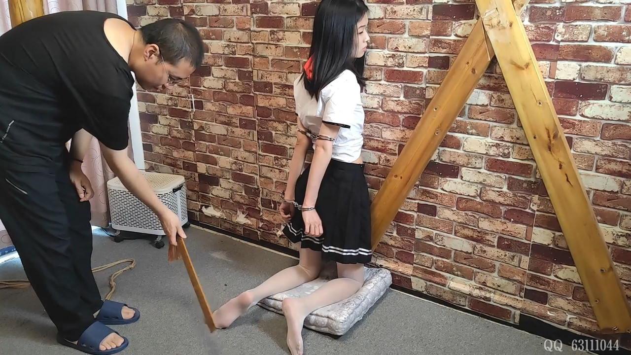 随心绳艺 妍妍 体罚白丝女学生.mp4_20230805_185205.394