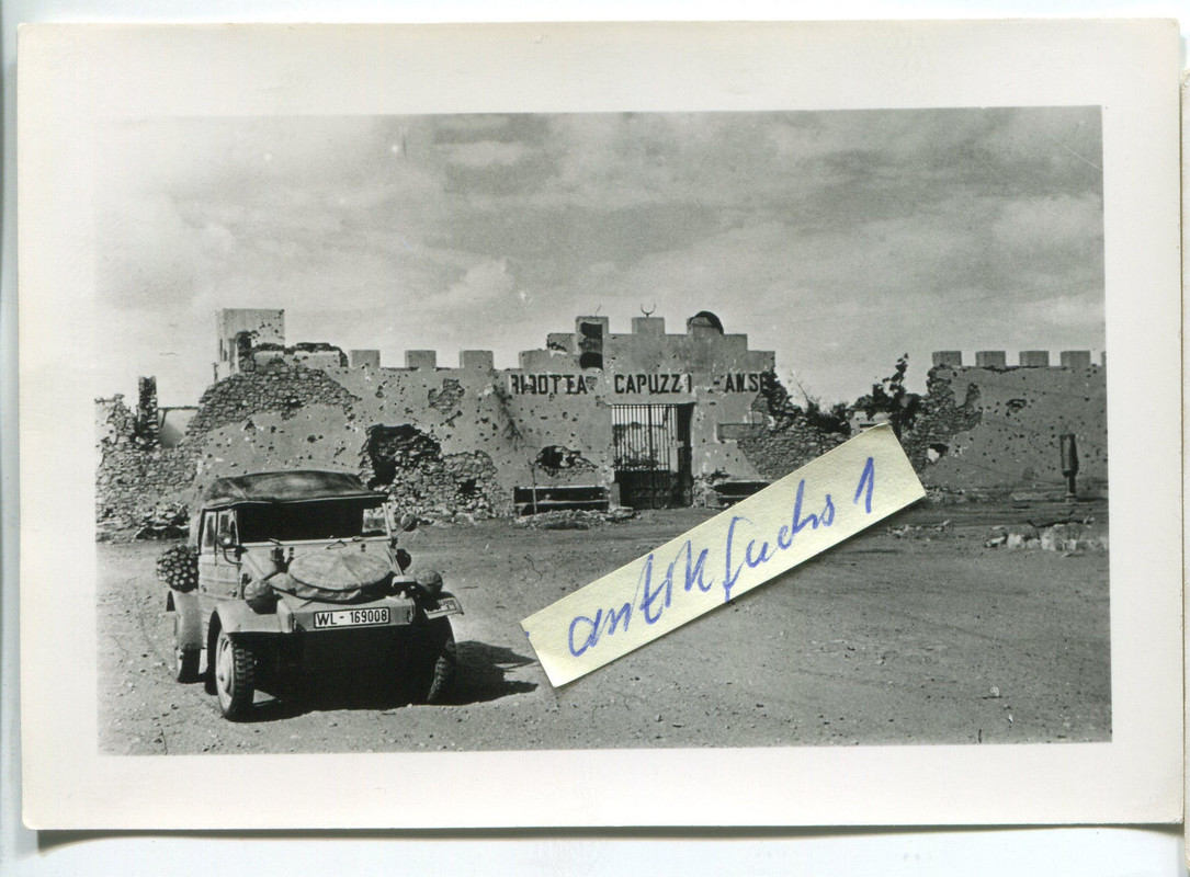 VW-Kübelwagen mit WL-169008 vor Festung in Afrika beim Afrikakor