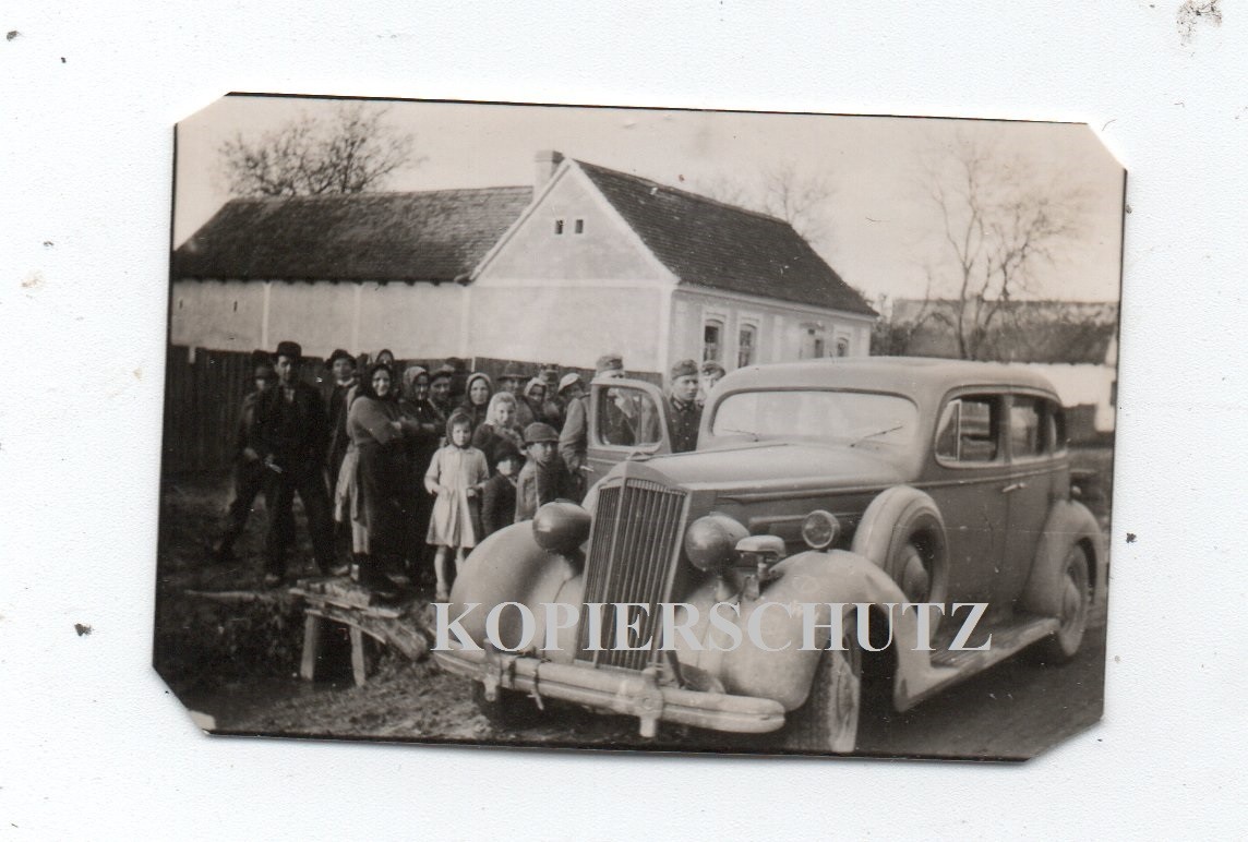 Ungarn SDkfz PKW Kübel Kennung Emblem Soldat Einheimische Volkstyp WEib Kind