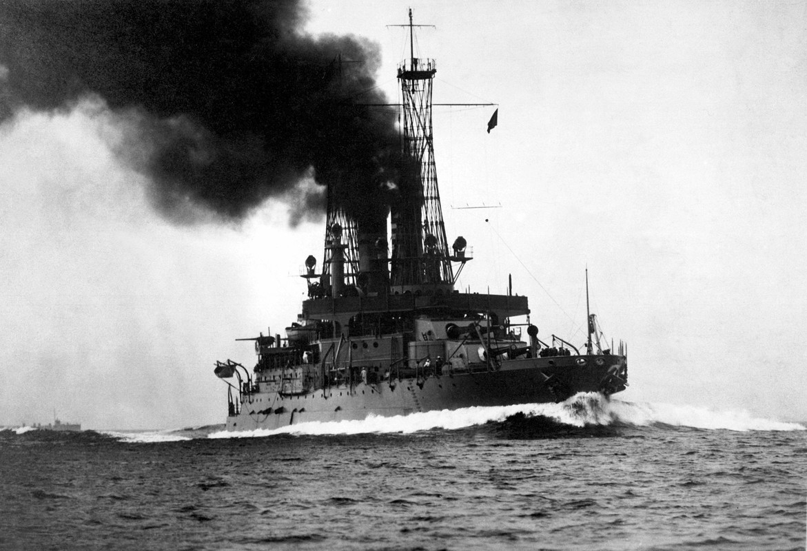 [GÉNÉRIQUE) Les Cuirassés dans tout leur état - Page 6 2880px-USS-Michigan-BB-27-1918