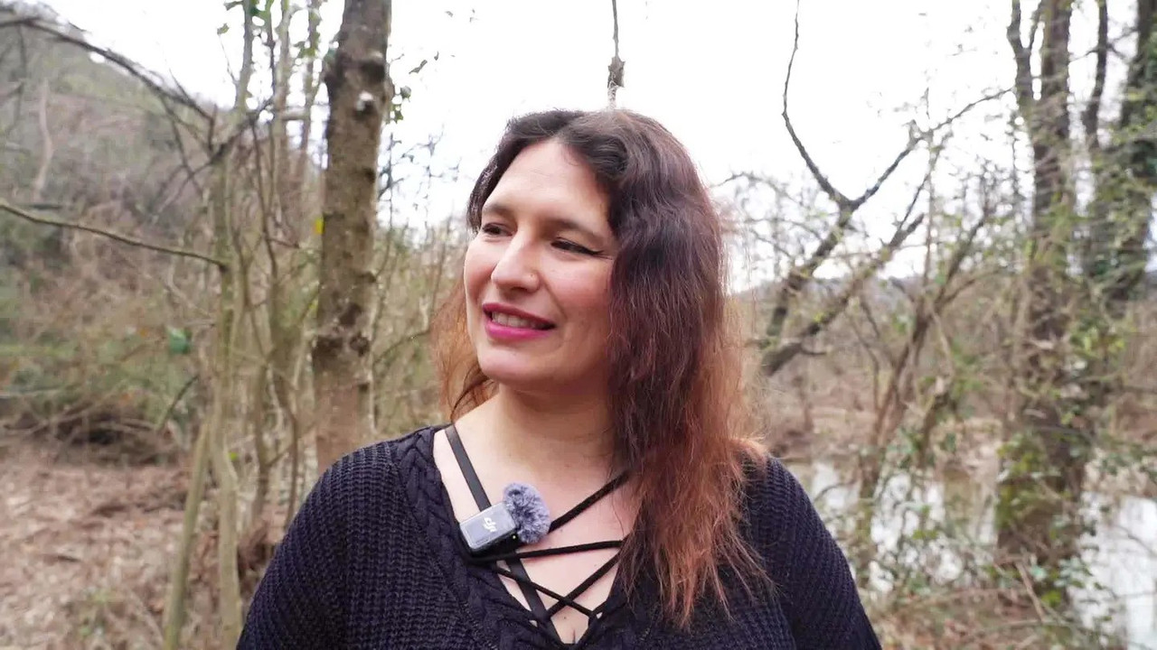 JacquieEtMichelTV 25 04 17 Demona 31 years old very dominant housekeeper