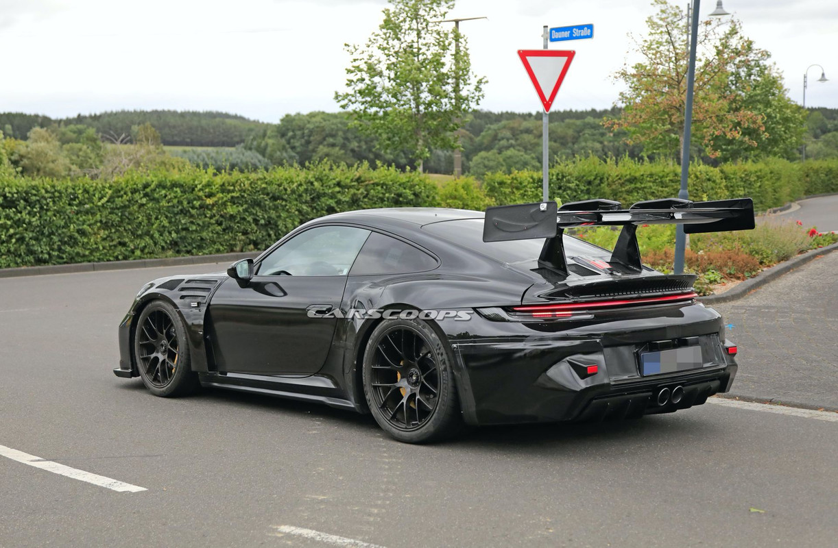 Porsche-911-GT3-RS-992-spy-shots-32.