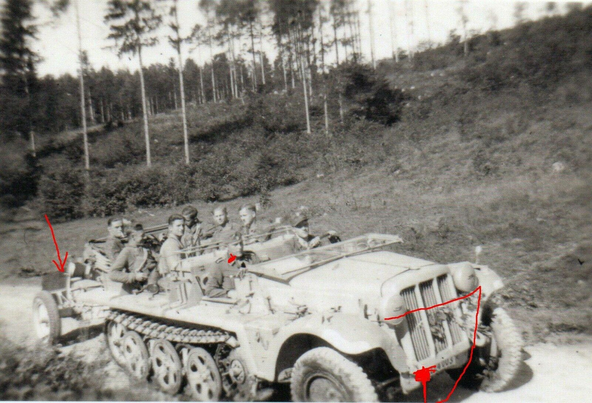 Foto Deutsche Panzer Div Halbkette mit Infanteriegeschütz