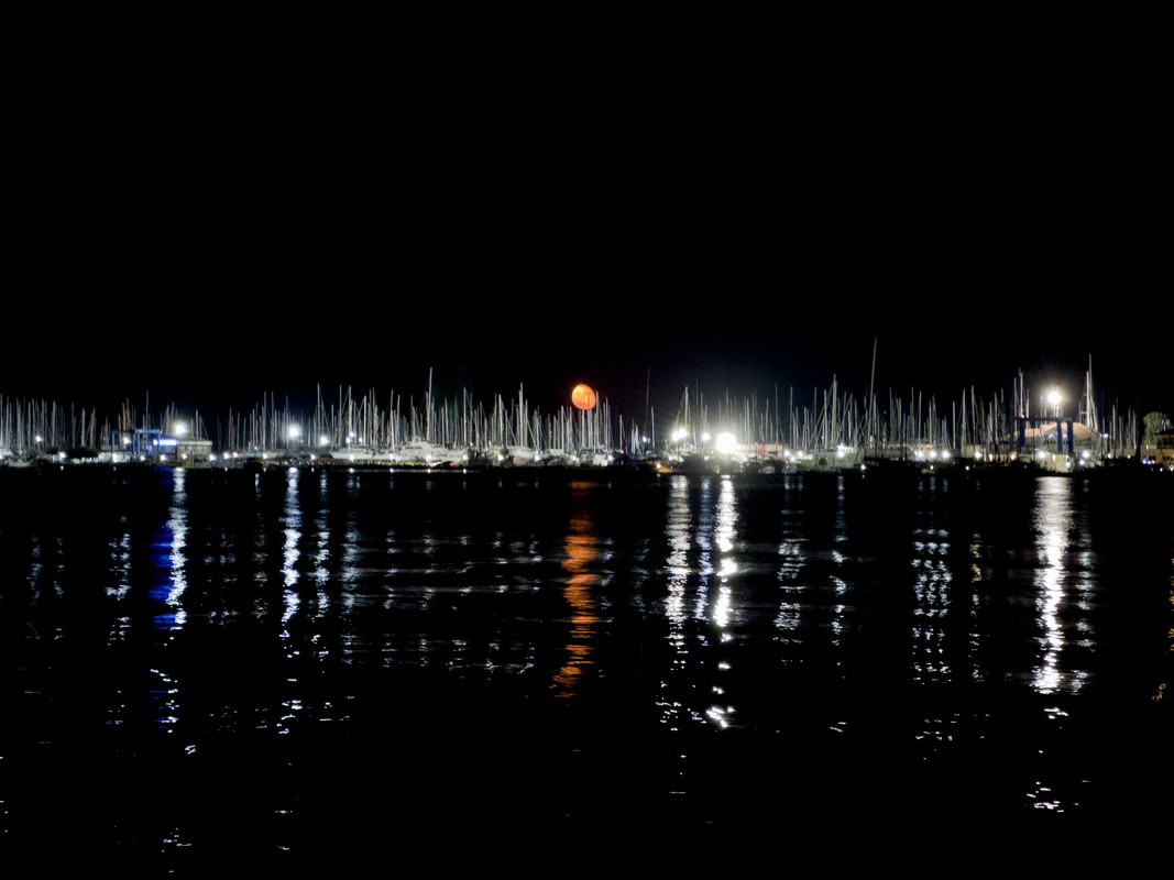 Red-Moon-At-Marina-Bay.jpg