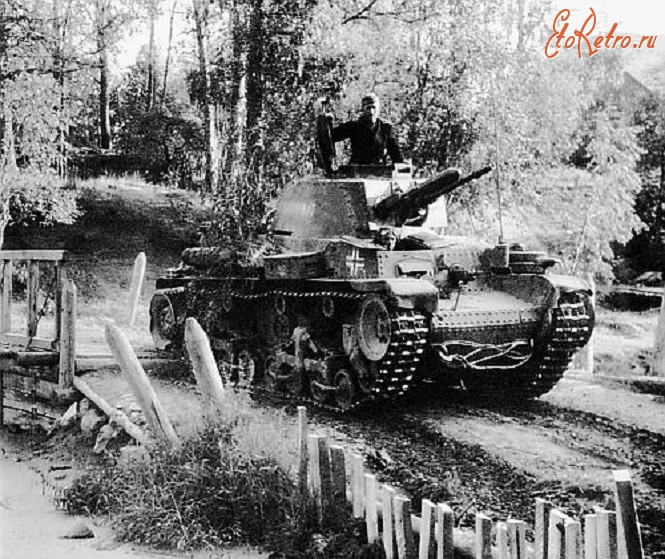танк Pz.35(t) 6-й танковой дивизии Вермахта движется по территории Литовской ССР. 1941 год