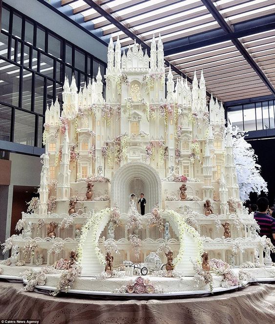 whiteleborateweddingcake.jpg