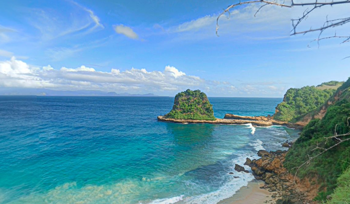 Pesona Keindahan Wisata Pantai Tanjung Bloam yang Nyaman dan Juga Tenang