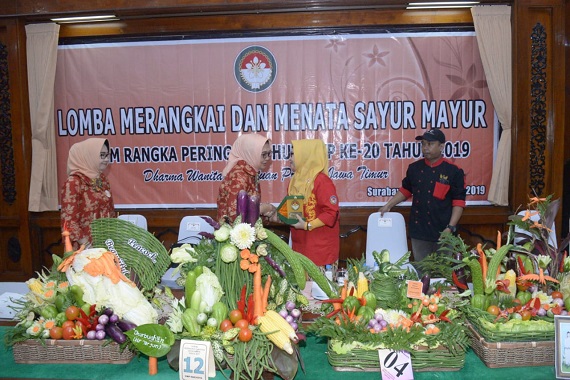 Peringati HUT Ke-20, DWP Provinsi Jatim Gelar Lomba Merangkai dan Menata Sayur Mayur