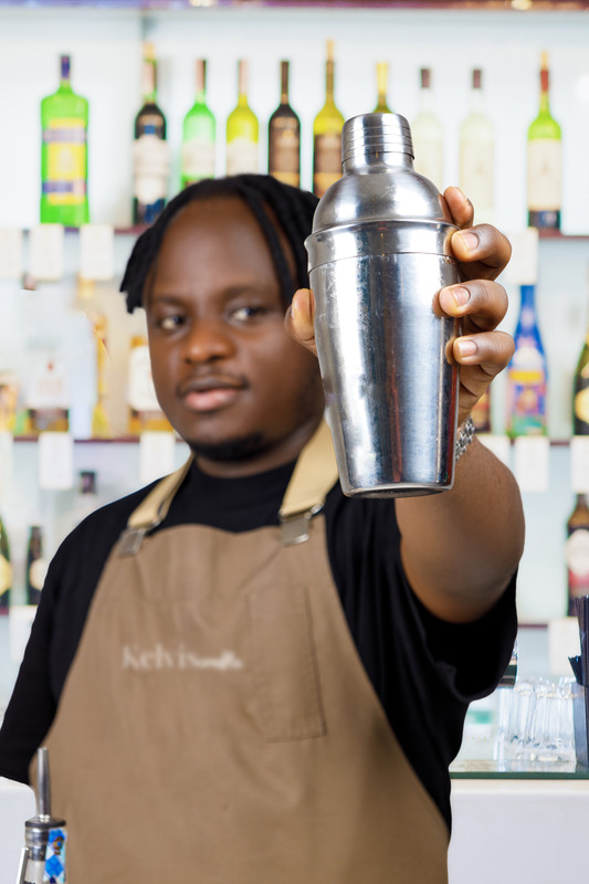 KelvisCrafts Displaying a Shaker.