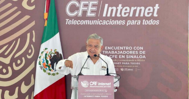 AMLO busca cambio en las conciencias con internet gratis