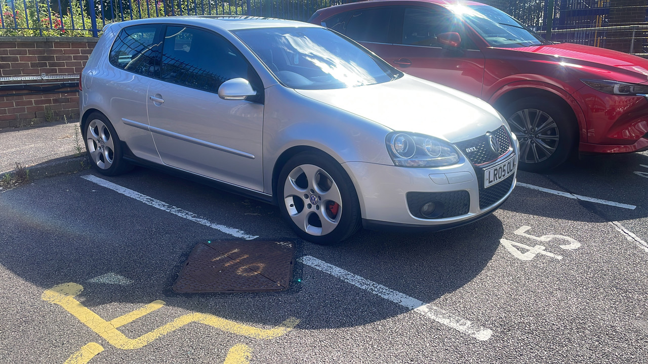 FB8894F3-2DF5-44E7-94DB-B8FCCBE263D9