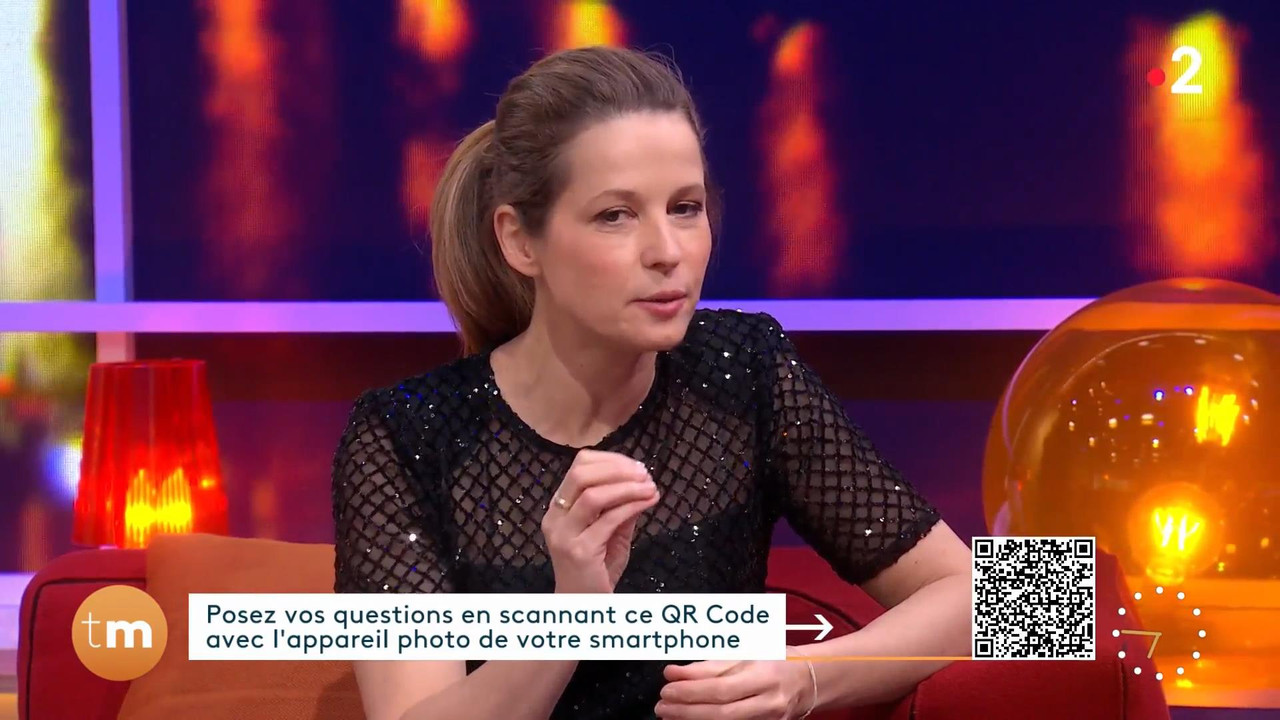 Maud Descamps 2021-12-26.mp4_snapshot_00.54_[2021.12.29_00.13.36]
