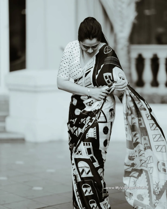 13-Actress-Girija-Oak-Godbole-Photos-Wallpapers-My-Vantage-Point