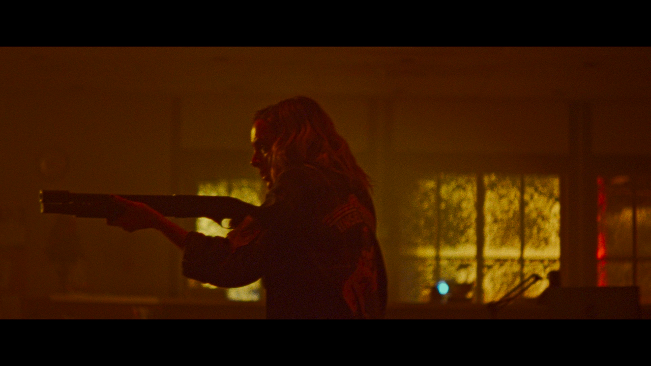 Christmas.Bloody.Christmas.2022.2160p.BDREMUX.HEVC.HDR-Нечипорук.mkv_snapshot_01.04.24.092