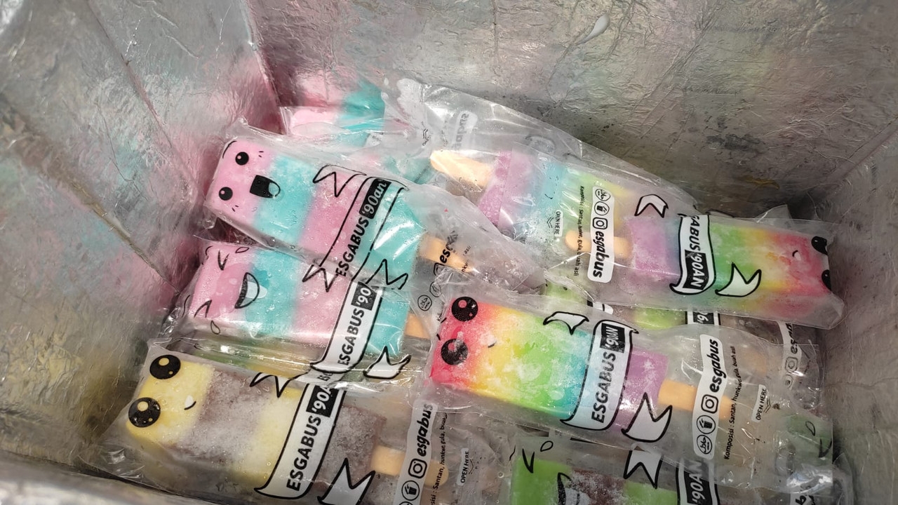 Es gabus, salah satu jajanan jadul yang ada di kawasan Ngarsopuro Street Food Solo.