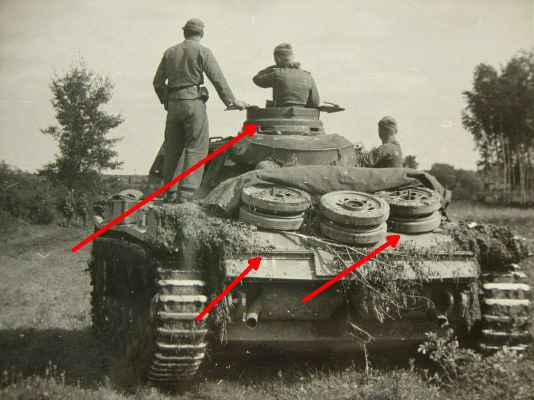 BATAILLON GREIFT AN, Ein Panzer III unterstützt 