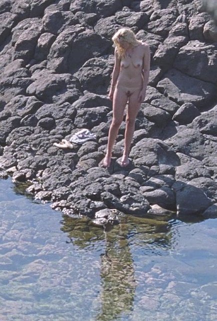 [Image: Dakota-Johnson-sexy-naked-YGYWU7.jpg]