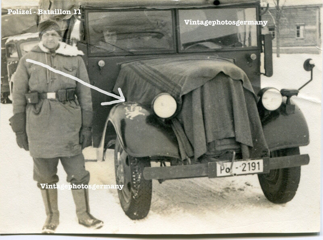 Foto Russland Polizei - Bataillon 11 LKW SdKfz Divisions- Abzeichen Wappen (2)