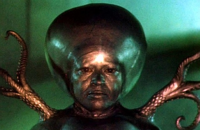 INVADERS-FROM-MARS-LUCE-POTTER-1-FOTOR.jpg