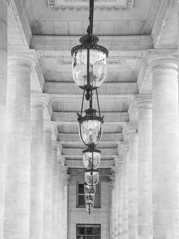 lights-B-W-palais.jpg