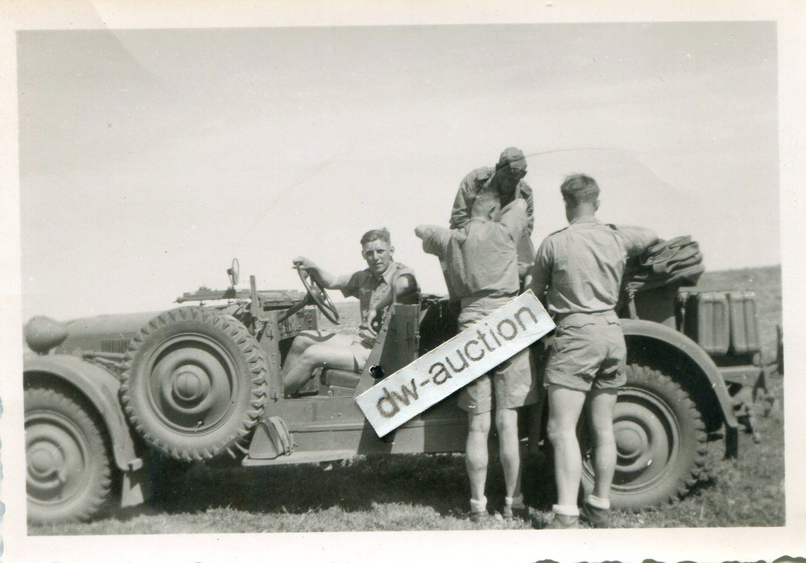 Fallschirmjäger mit Fahrzeug in Afrika DAK