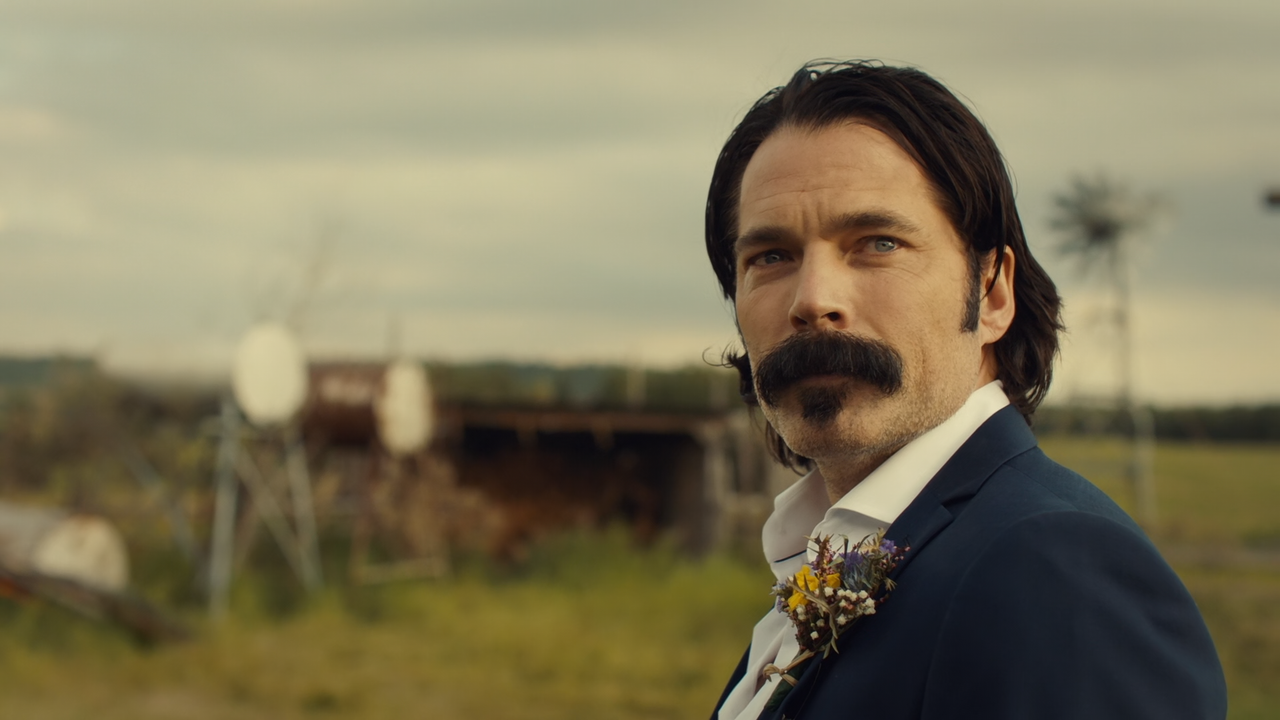 Wynonna.Earp.S04E12.Old.Souls.1080p.10bit.BluRay.AAC5.1.HEVC-Vyndros.mkv_snapshot_27.00_[2022.07.14_