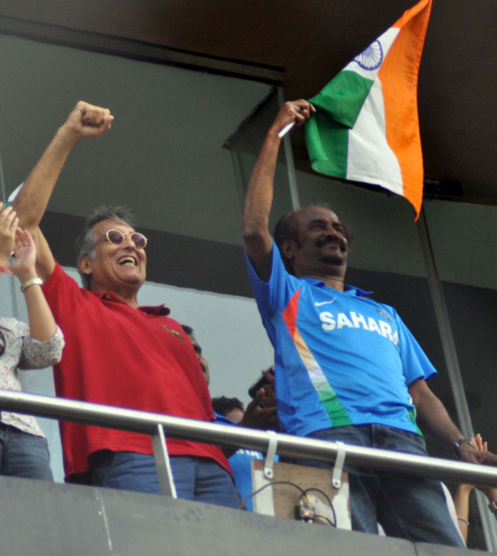 Actors-Vinod-Khanna-and-Rajinikanth