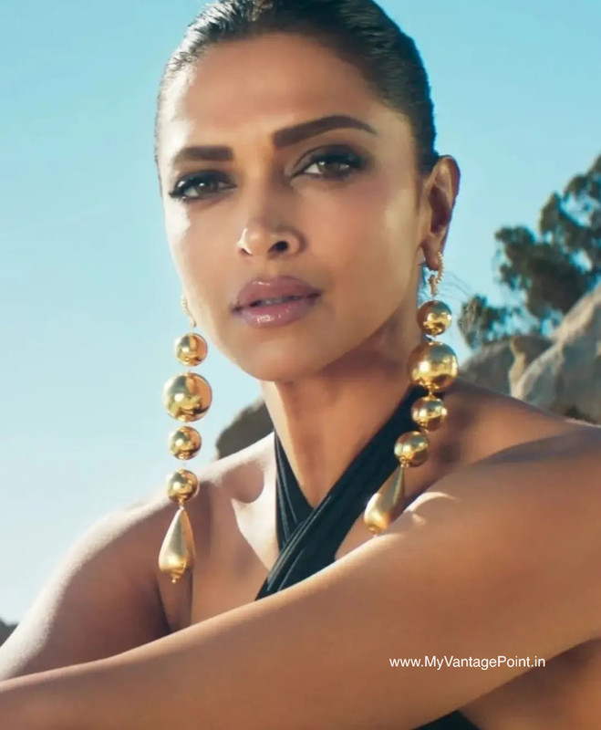 sexy-deepika-padukone-in-fighter-2024-movie