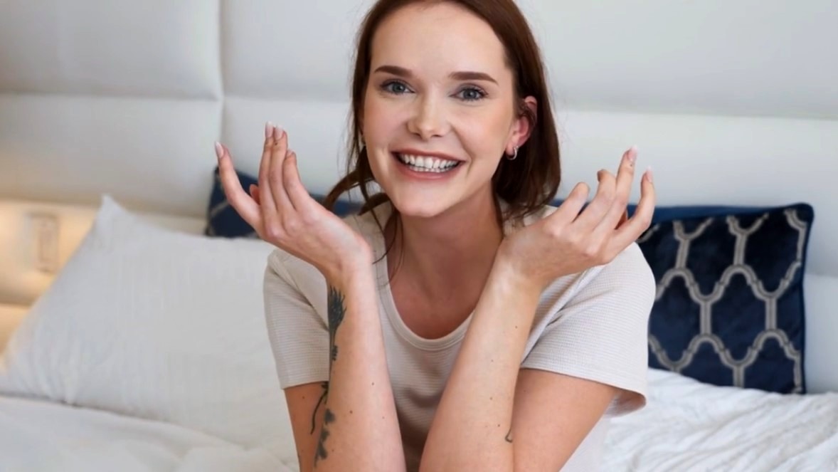 Horny Reader Chloe Foxxe, Charles Dera – Mofos – IKnowThatGirl