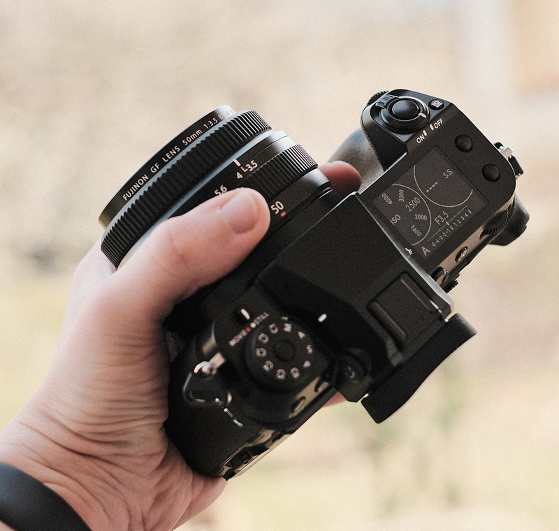 GFX100S_ruka