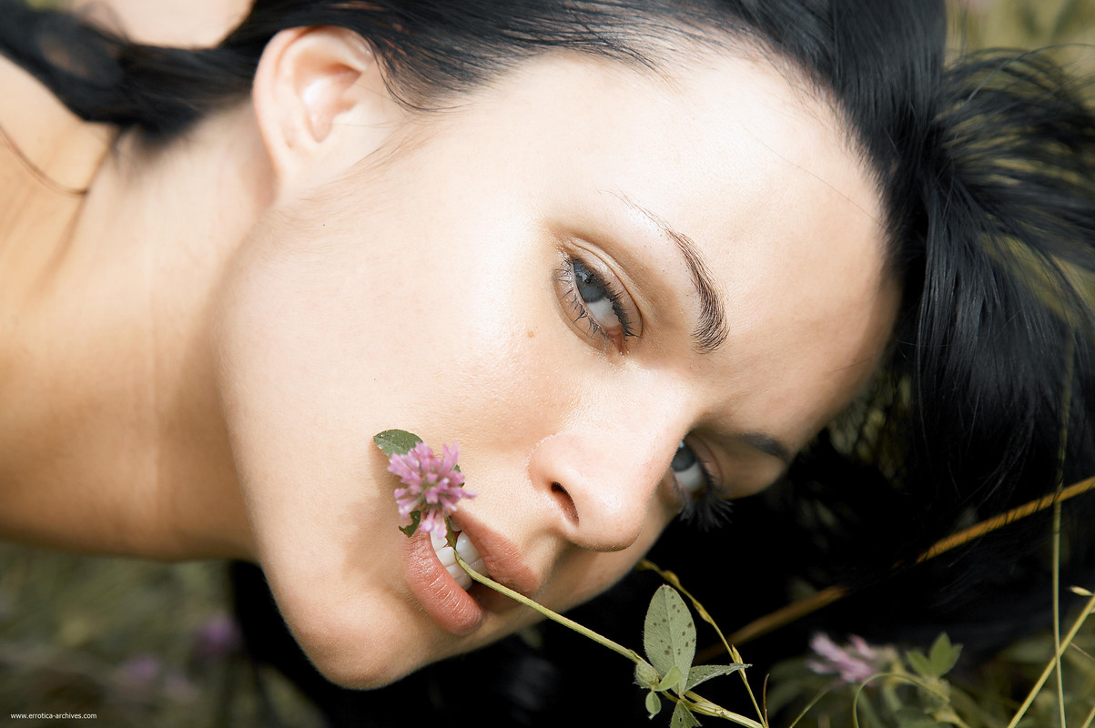 ErroticaArchive_Spring--Meadows_Isabel_high_0100