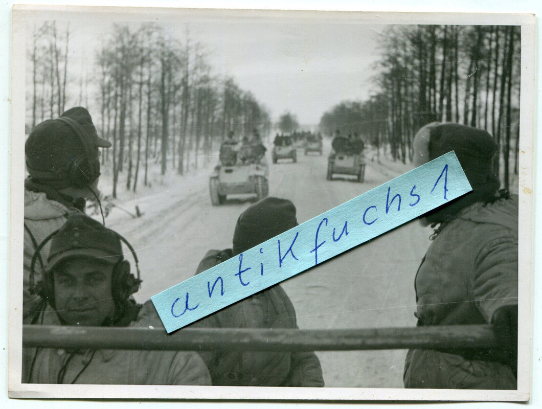 Deutsche Panzerjäger-Selbstfahrlafetten im Winter an der Front 1944.