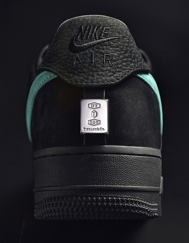 Nike X Tiffany: prezzo, data di rilascio e dove comprare le sneakers Nike X Tiffany: prezzo, data di rilascio e dove comprare le sneakers