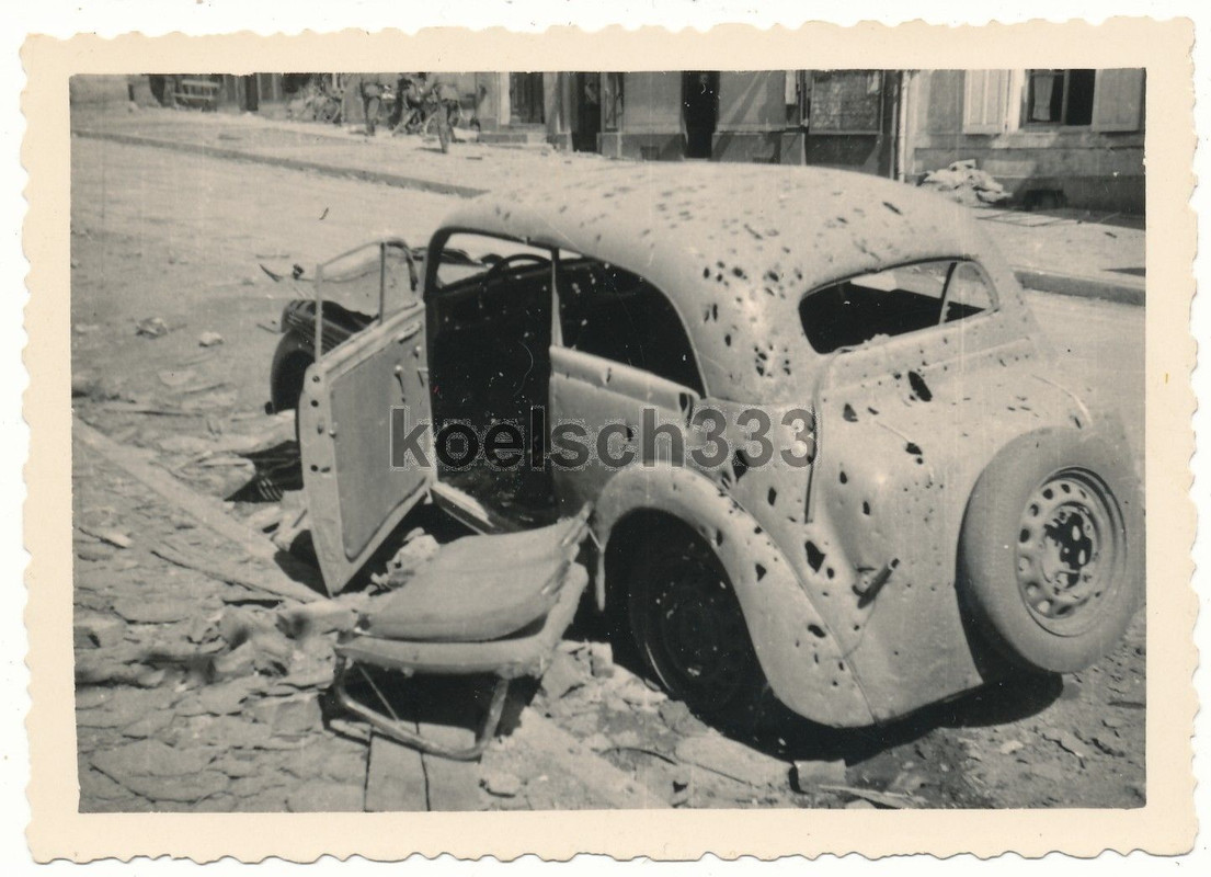 Foto Florenville Belgien völlig zerschossener PK