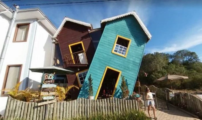 Rumah miring di Brasil yang terekam kamera Google Maps.