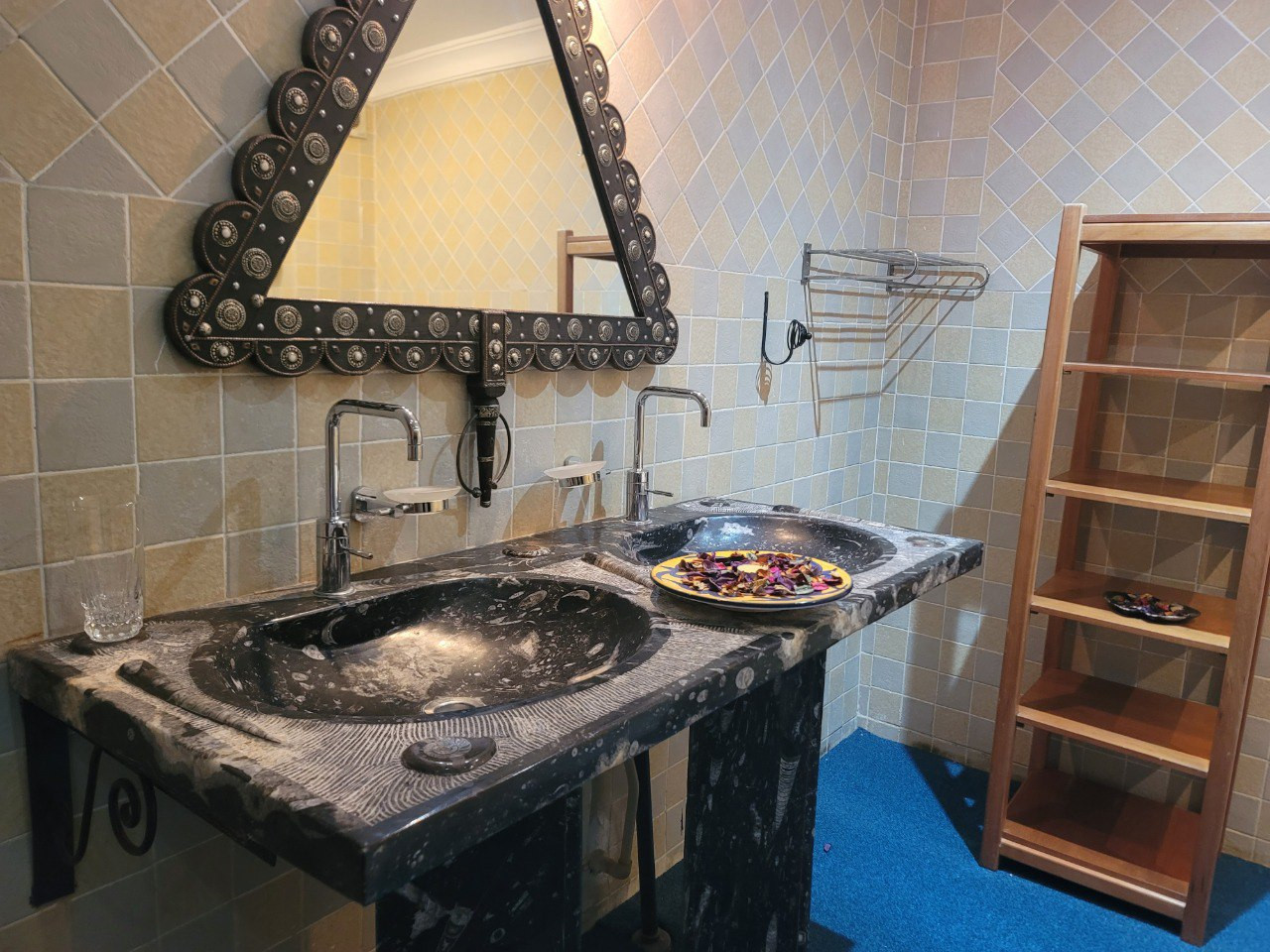 Luxury Quadruple Room View 14