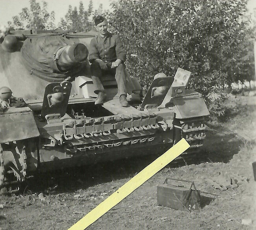 Sturmpanzer Brummbär Schadpanzer