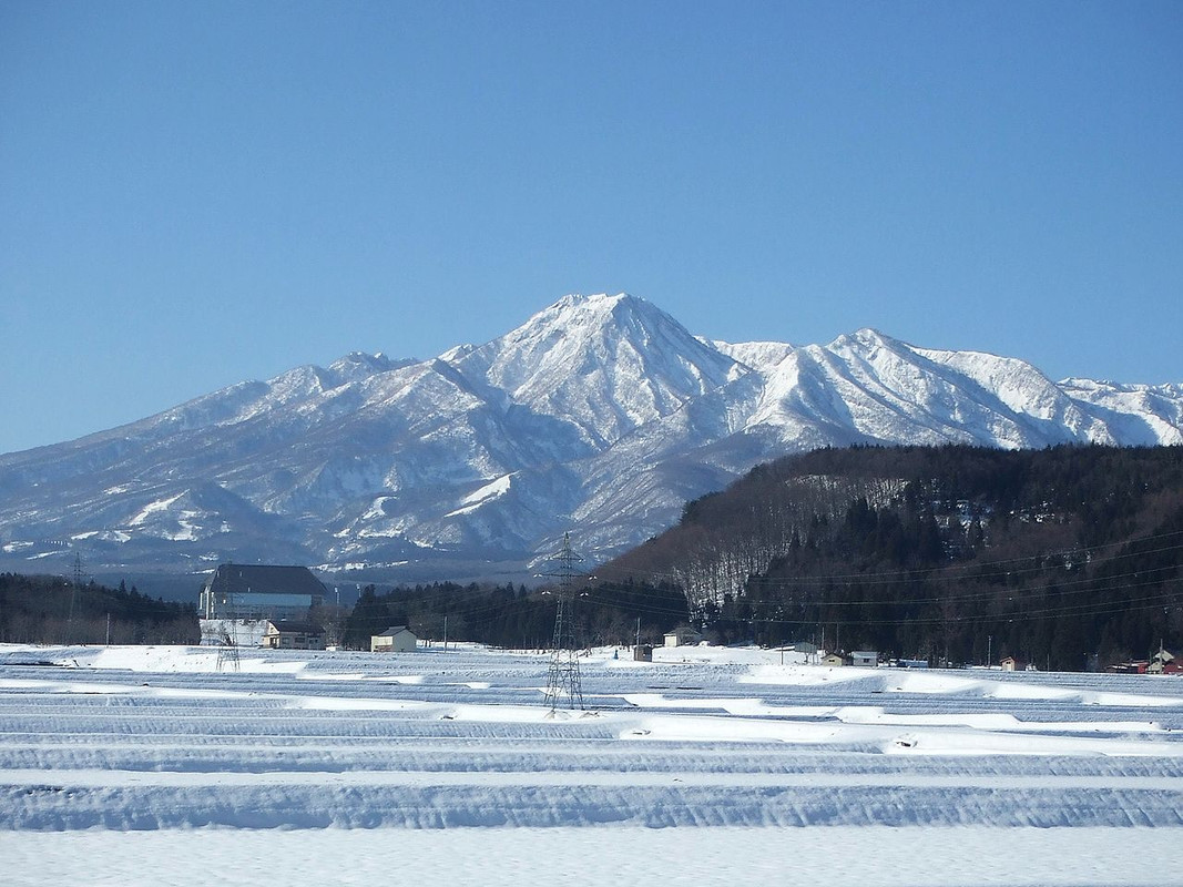 1280px-Mt_Myoko_from_Northeast