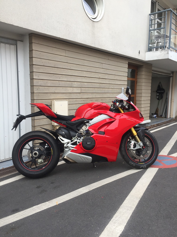 59573976-DC46-40C3-A18B-BE1239F7D959