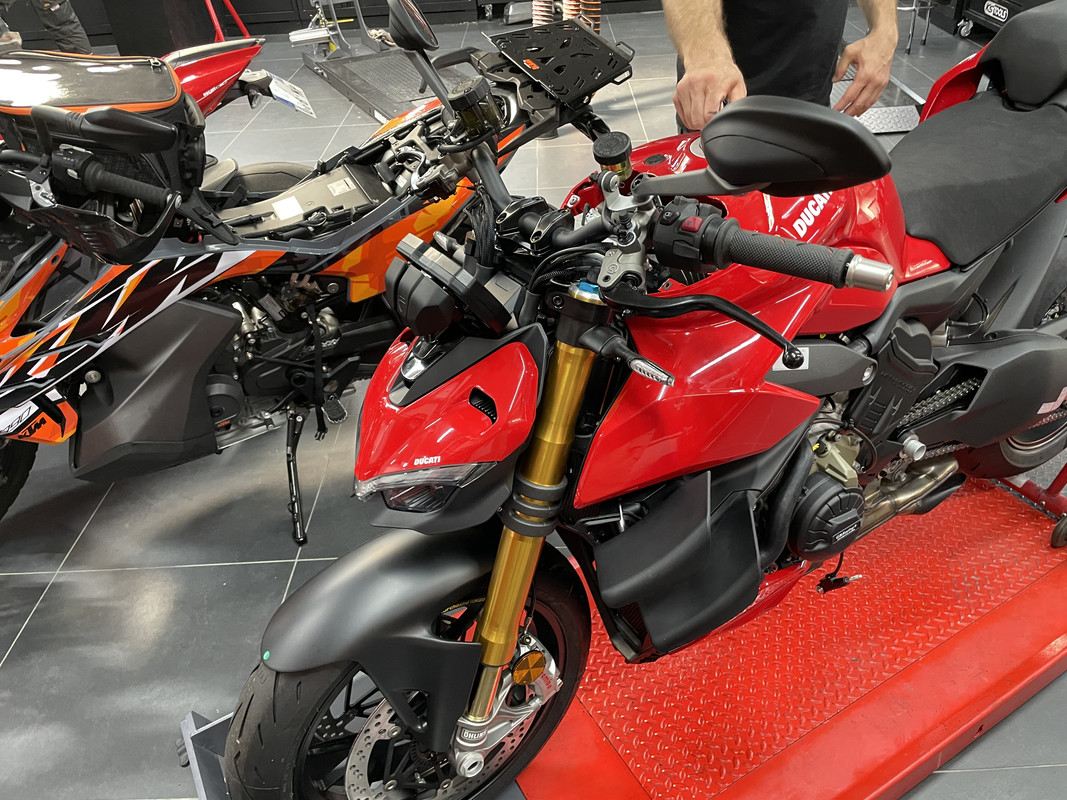 06221980-EB50-4E15-BDF6-650945BED608